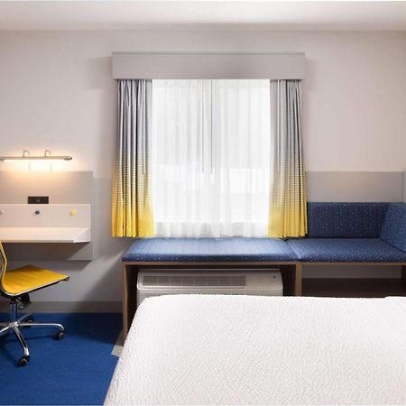 Microtel Inn & Suites By Wyndham Macedon Exterior foto
