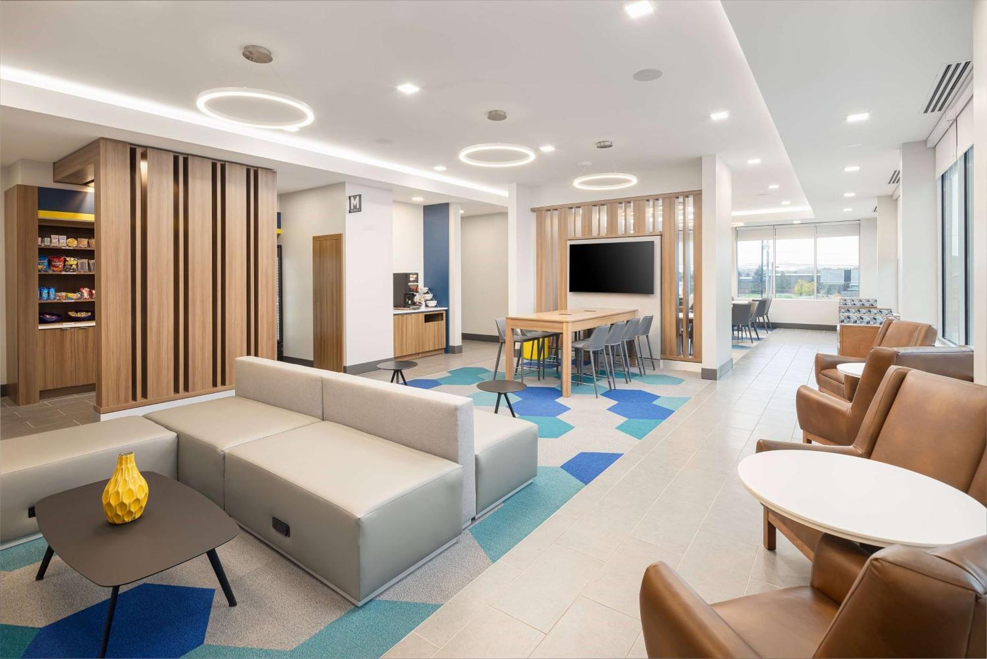 Microtel Inn & Suites By Wyndham Macedon Exterior foto